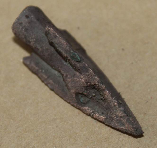 Bronze arrowhead from R-8